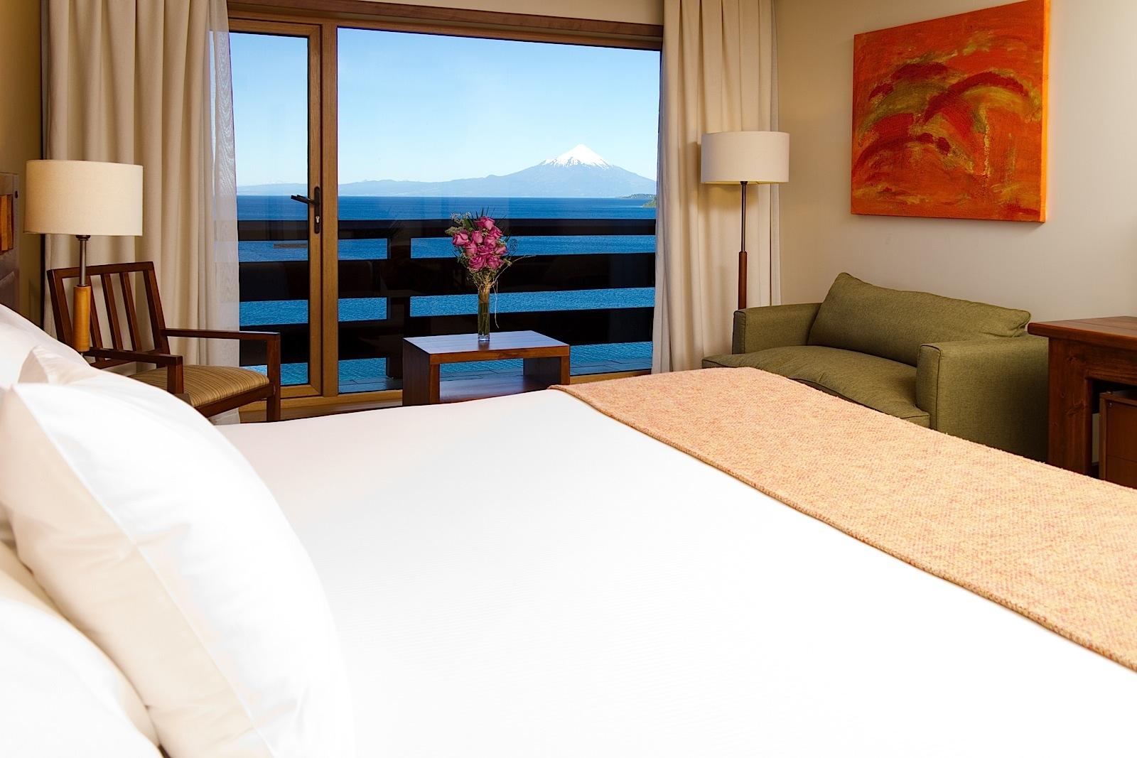 Wyndham Puerto Varas Pettra Екстериор снимка A room at the Four Seasons Hotel in the Peruvian resort of Punta Mita