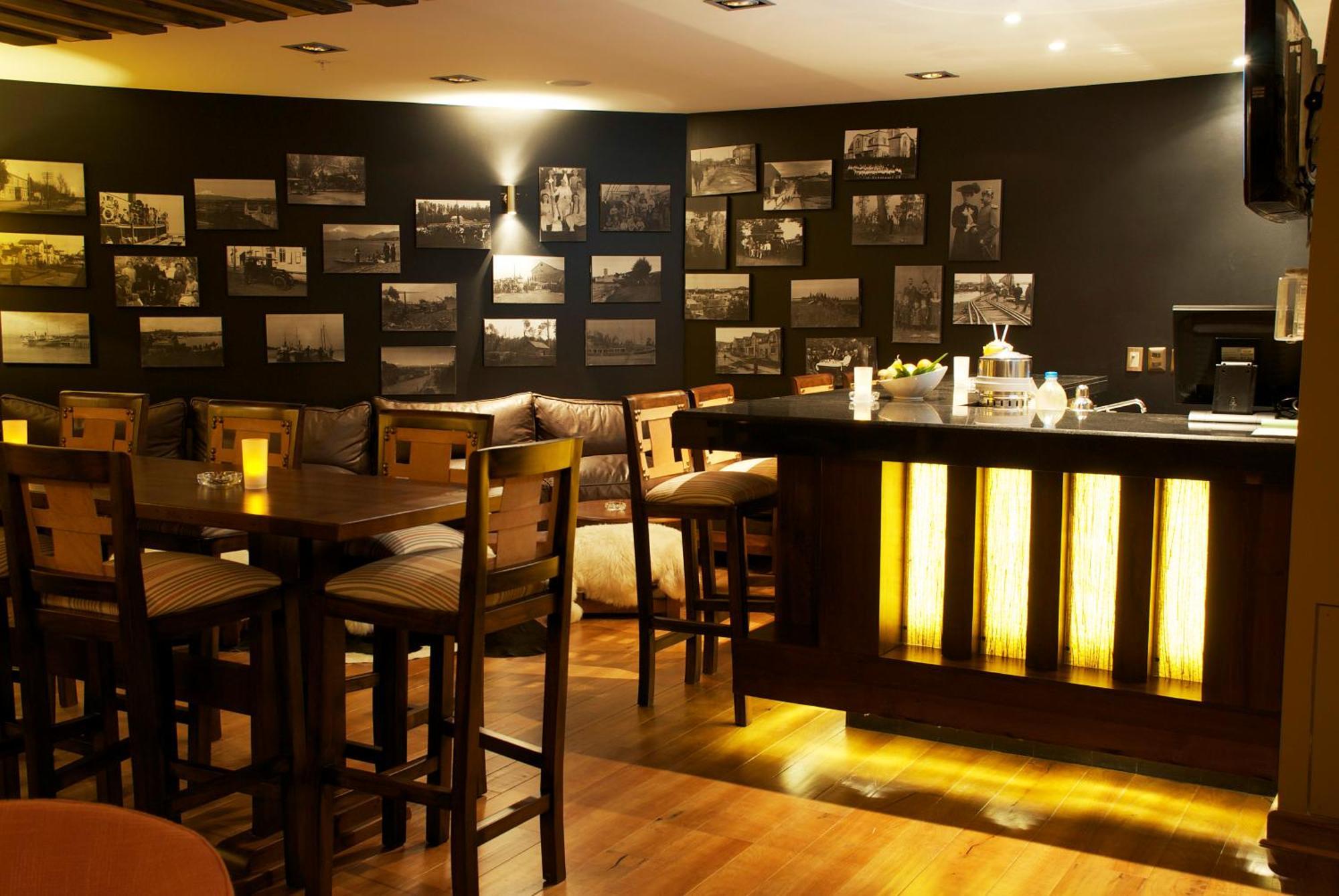 Wyndham Puerto Varas Pettra Екстериор снимка The bar at the hotel