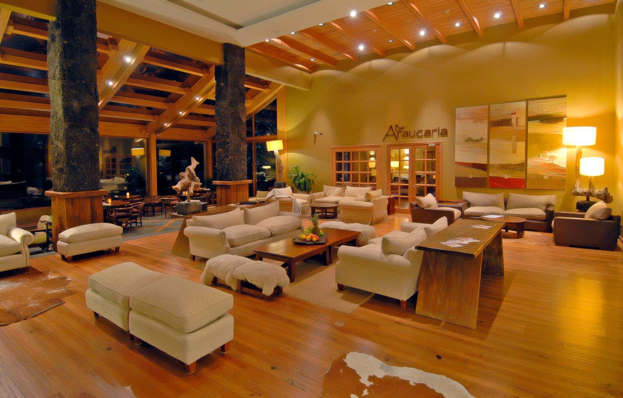 Wyndham Puerto Varas Pettra Екстериор снимка The lobby of the hotel