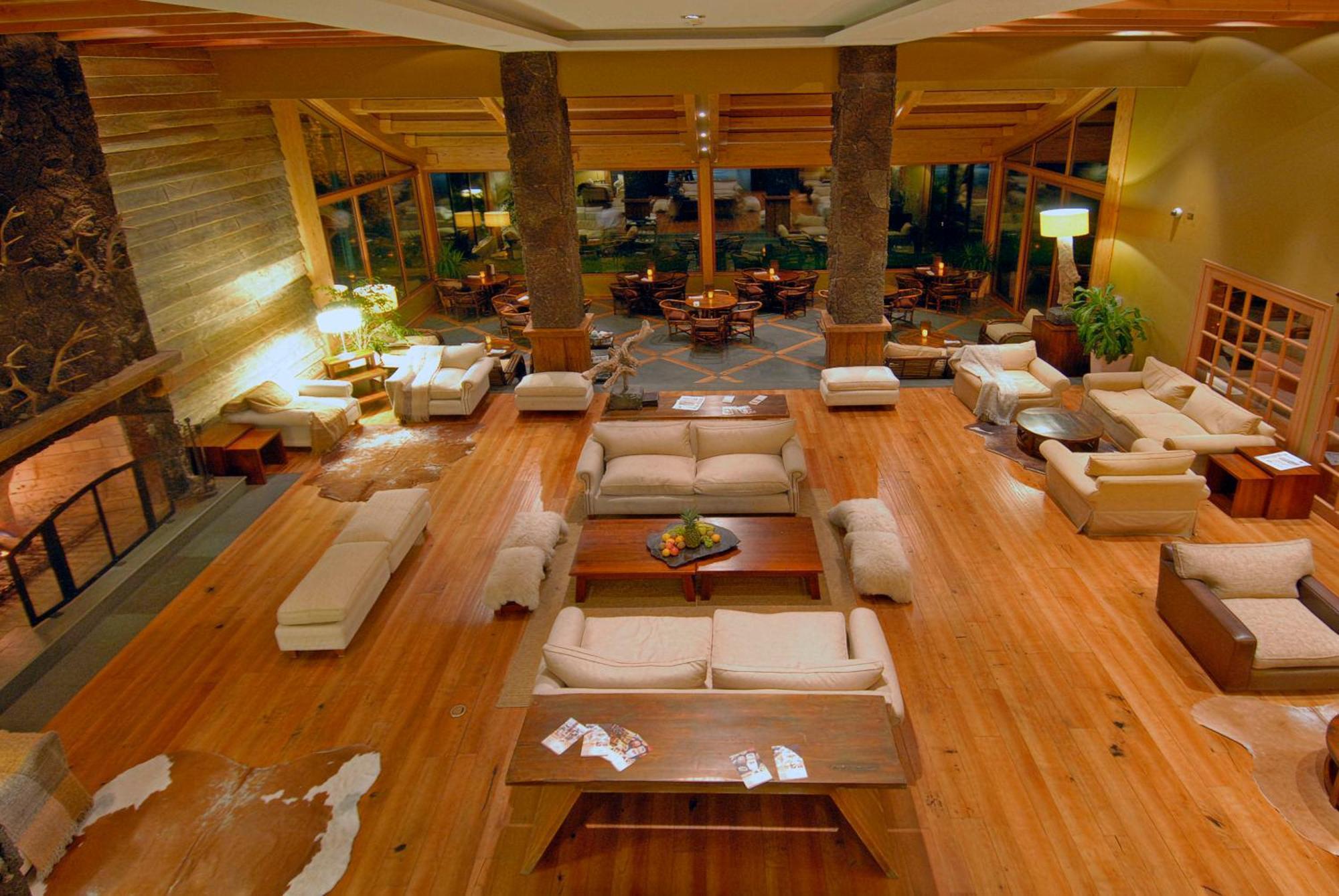 Wyndham Puerto Varas Pettra Екстериор снимка The lobby at the Four Seasons Resort