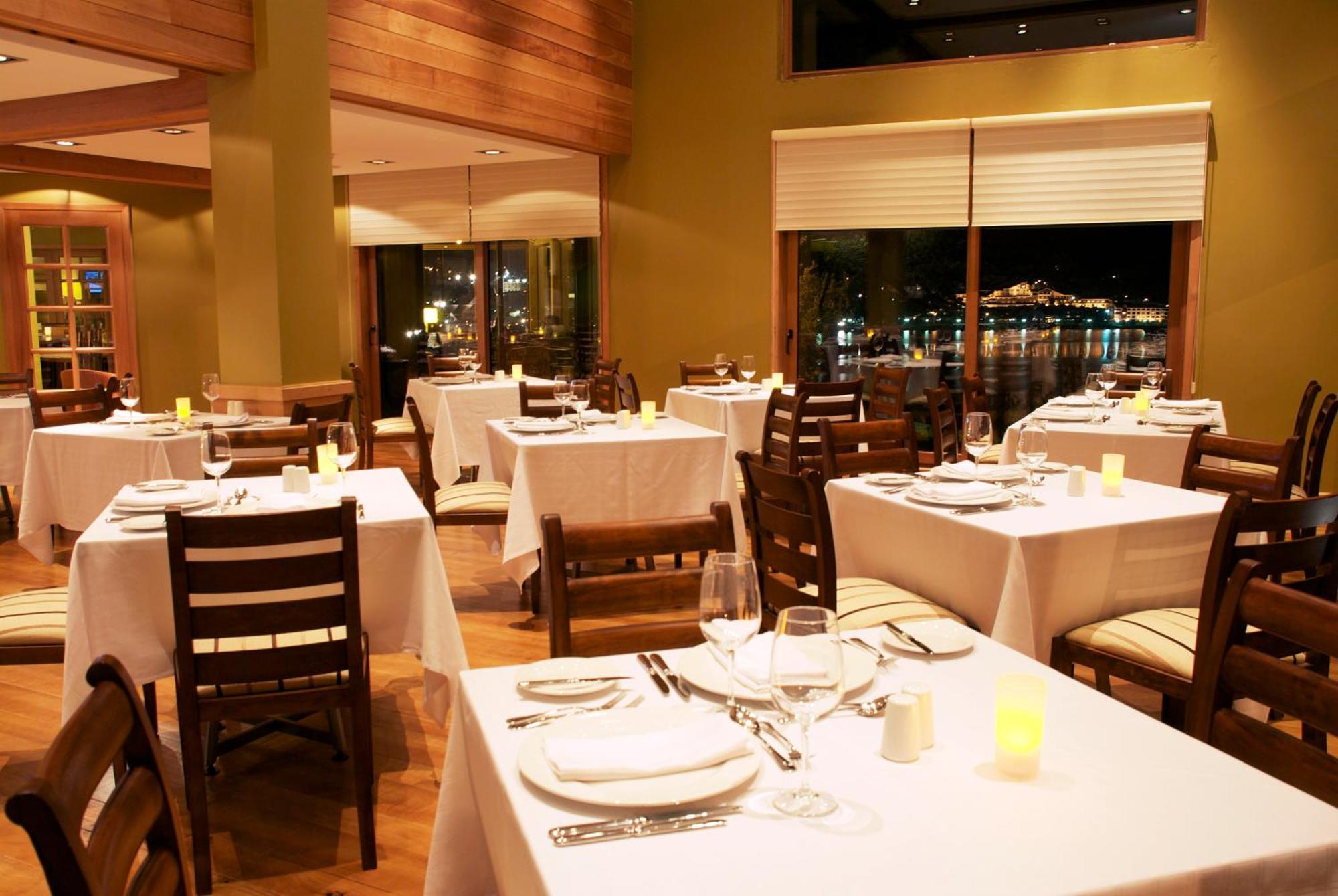 Wyndham Puerto Varas Pettra Екстериор снимка Interior of the restaurant