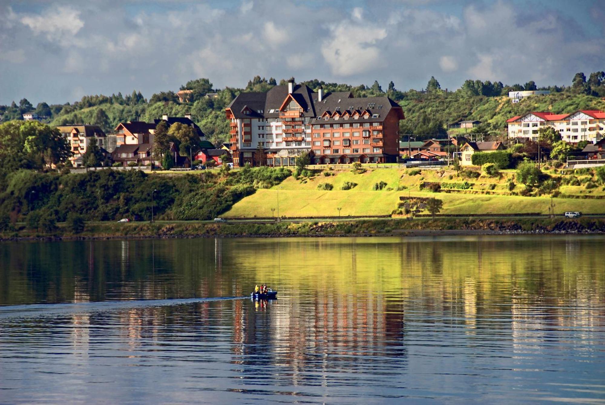 Wyndham Puerto Varas Pettra Екстериор снимка View of the village