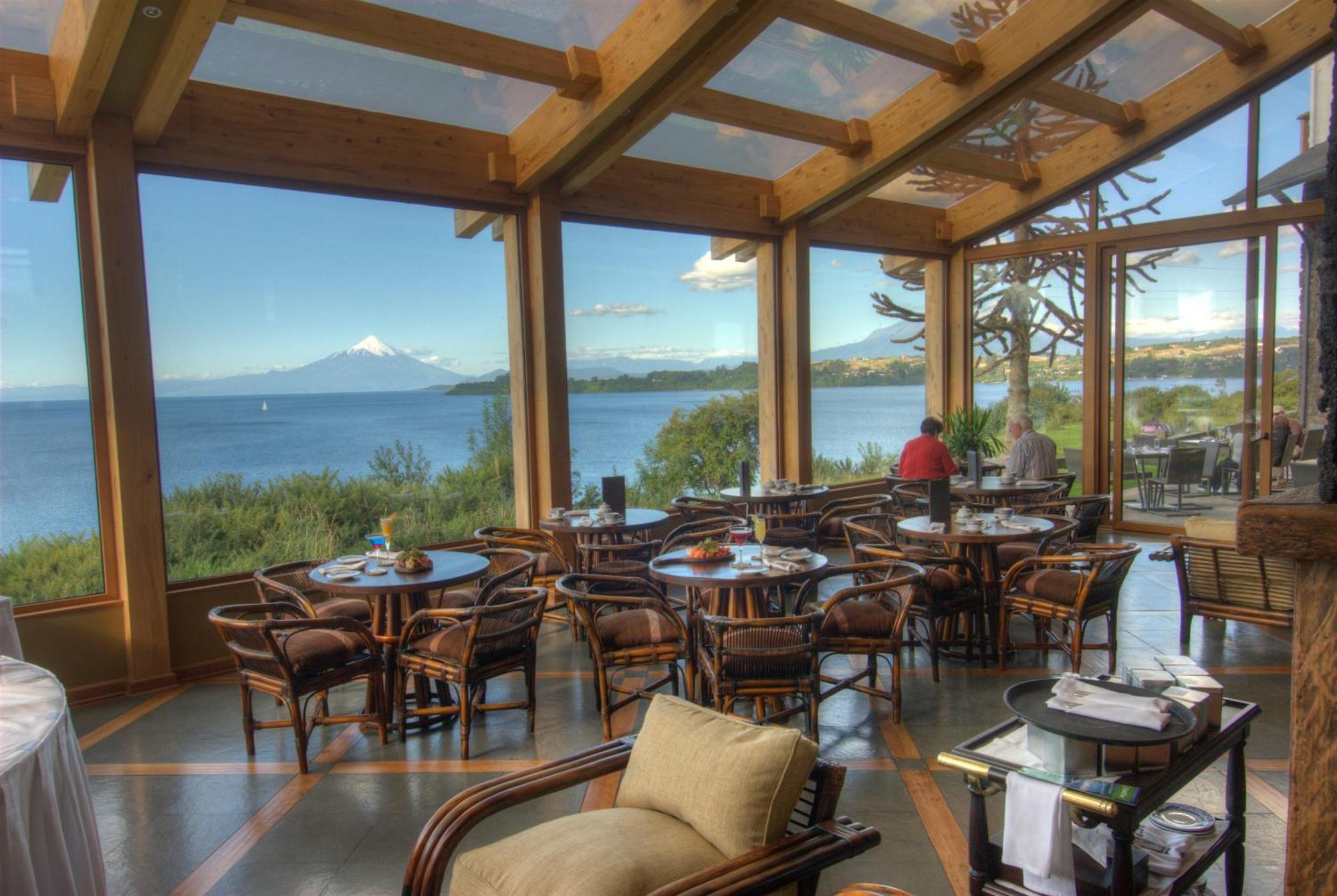 Wyndham Puerto Varas Pettra Екстериор снимка Restaurant at the hotel