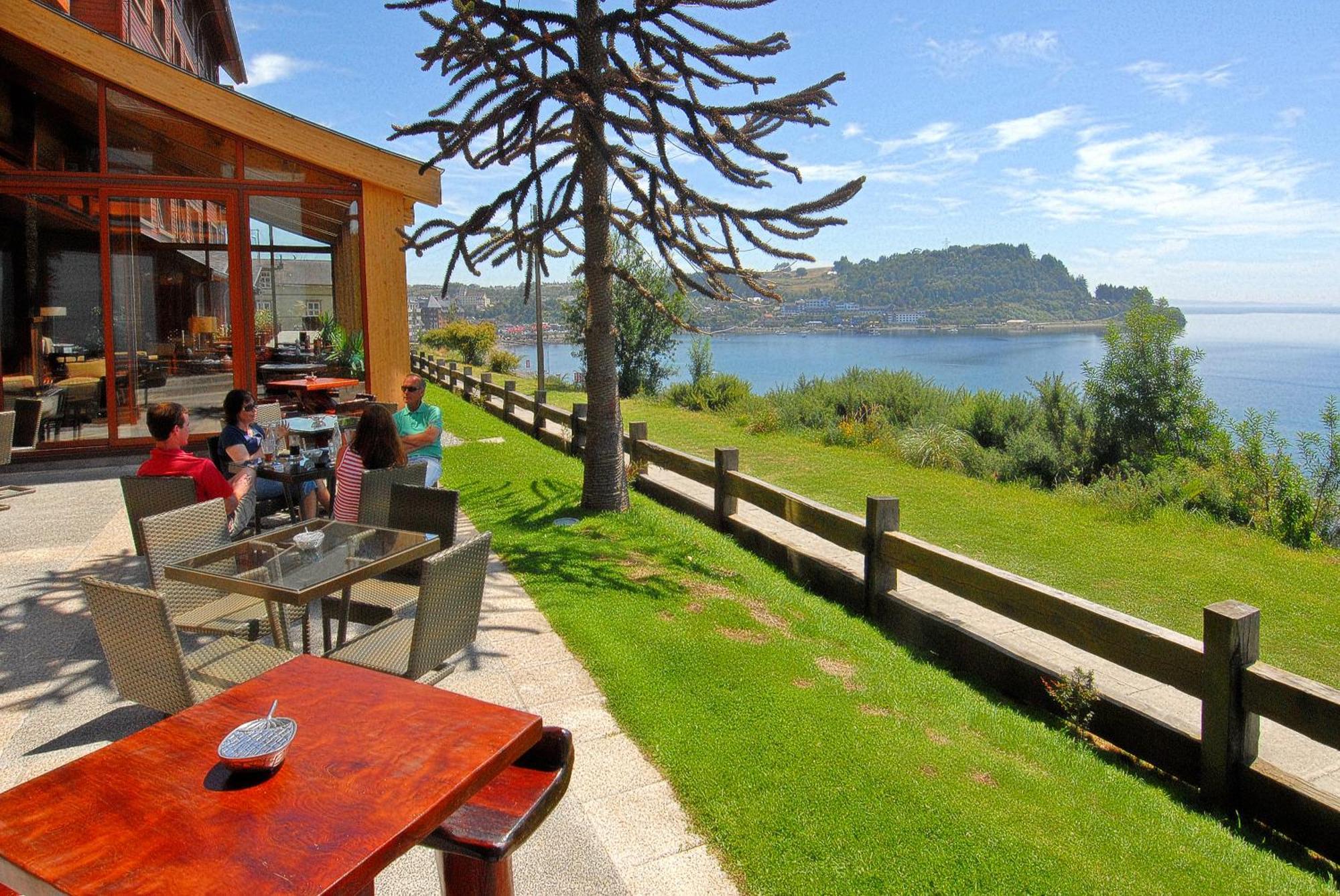 Wyndham Puerto Varas Pettra Екстериор снимка View of the hotel