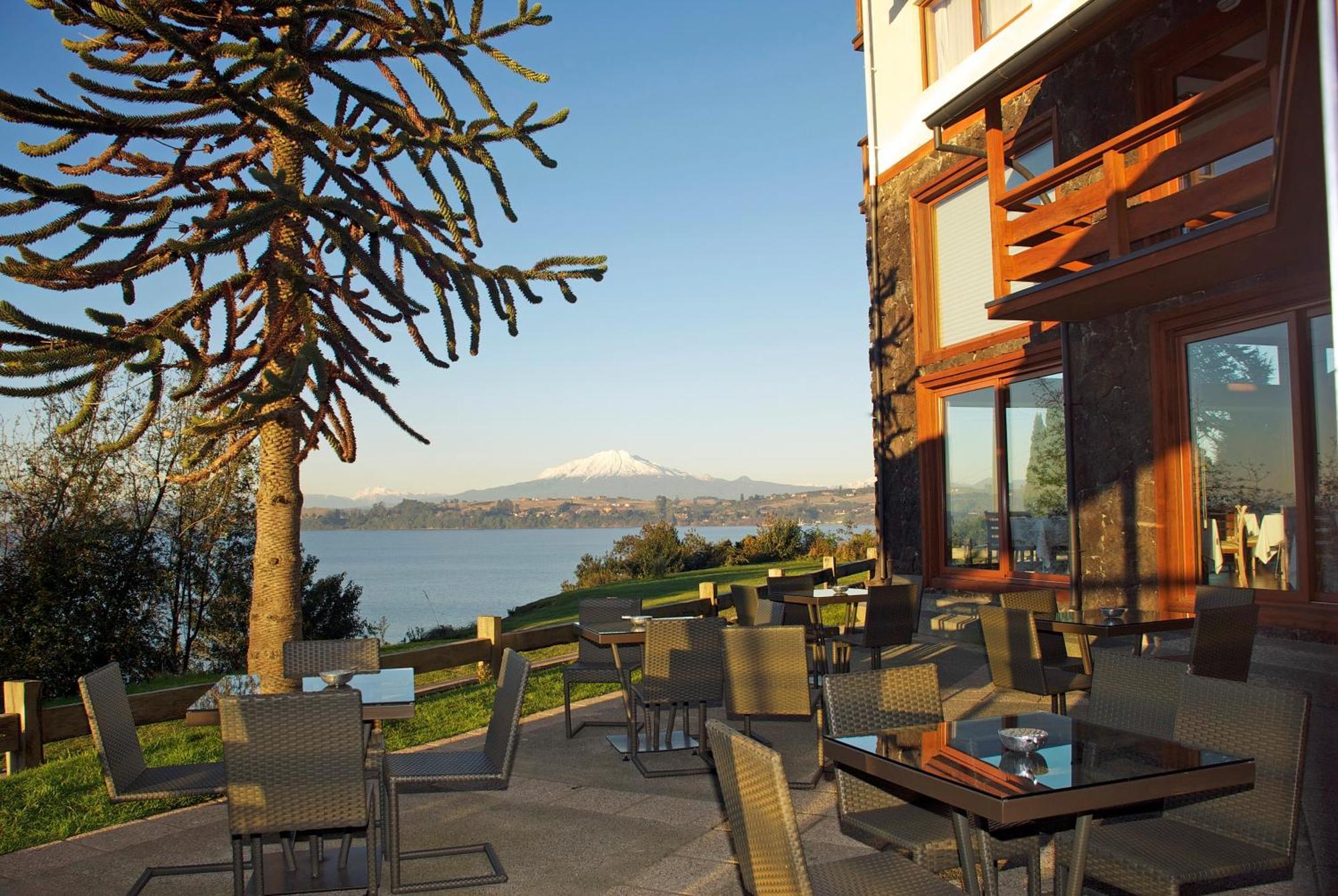 Wyndham Puerto Varas Pettra Екстериор снимка View of the hotel