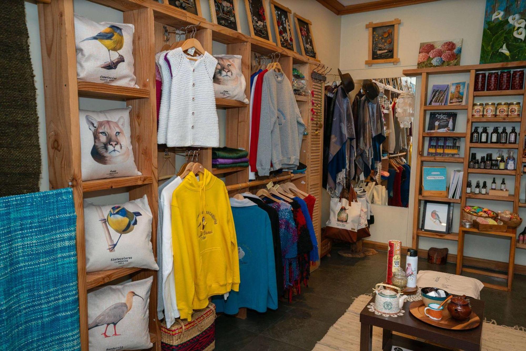 Wyndham Puerto Varas Pettra Екстериор снимка The Nature Shop at the National Aviary