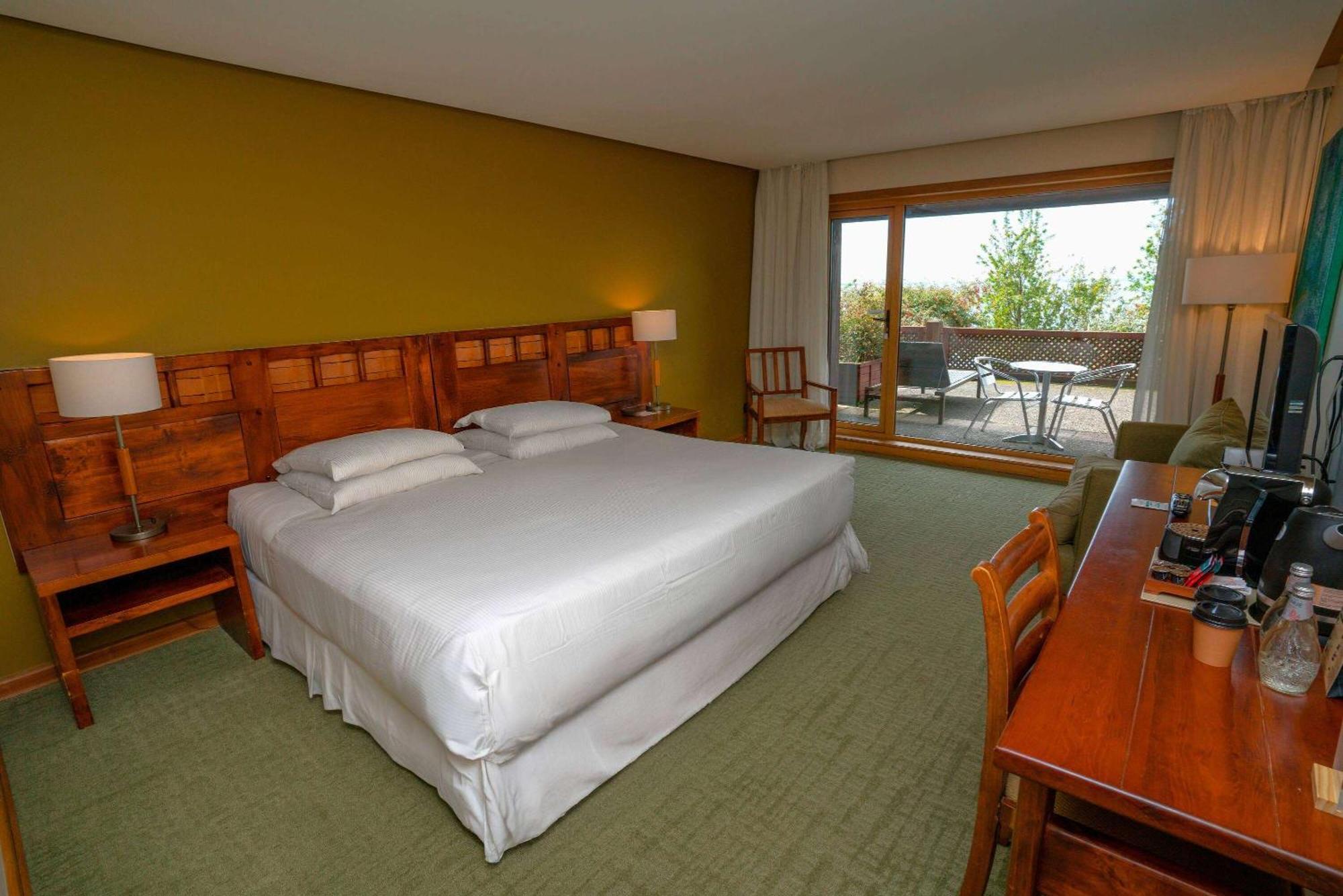 Wyndham Puerto Varas Pettra Екстериор снимка A room at the hotel