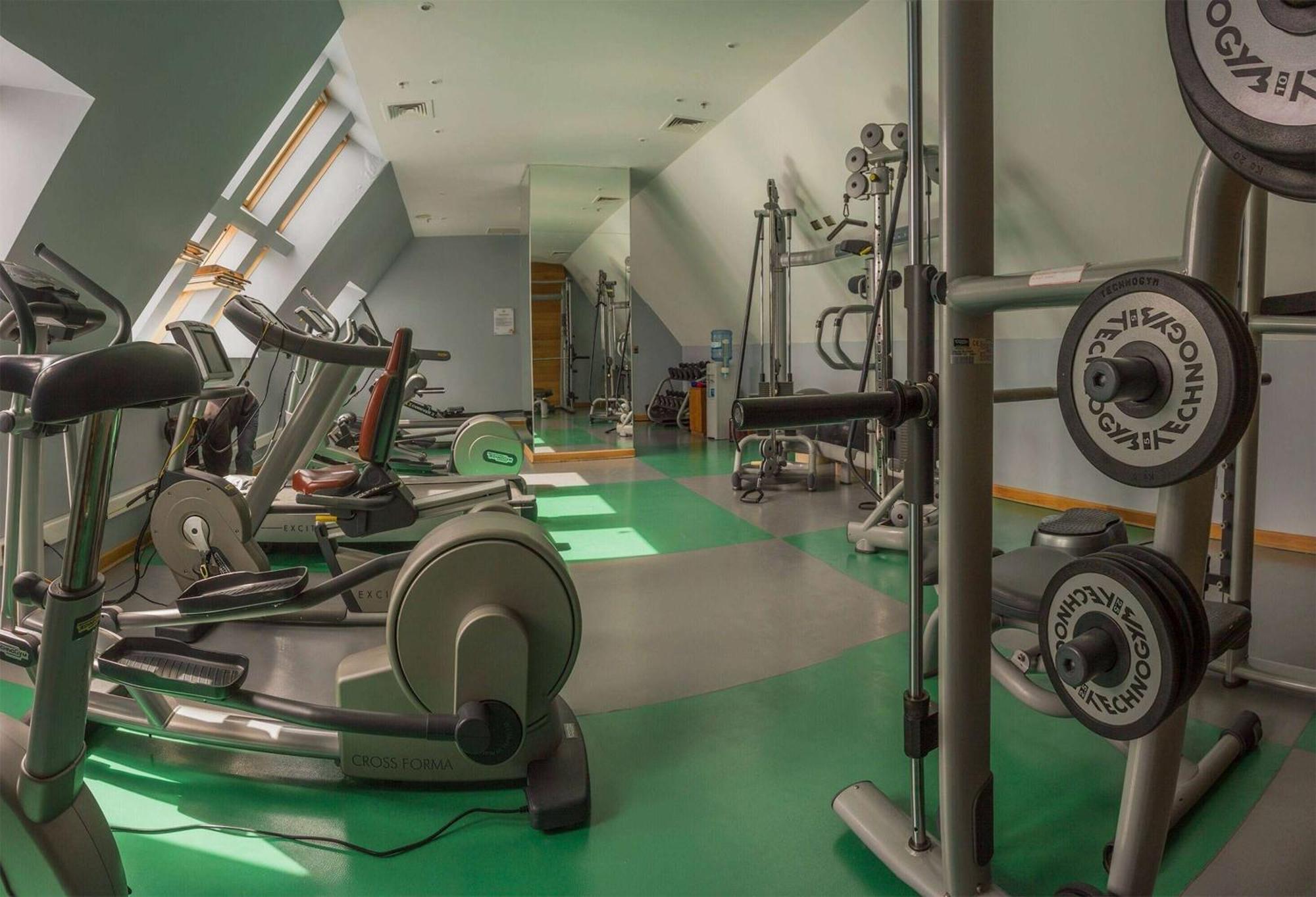 Wyndham Puerto Varas Pettra Екстериор снимка The gym at the University of Roehampton