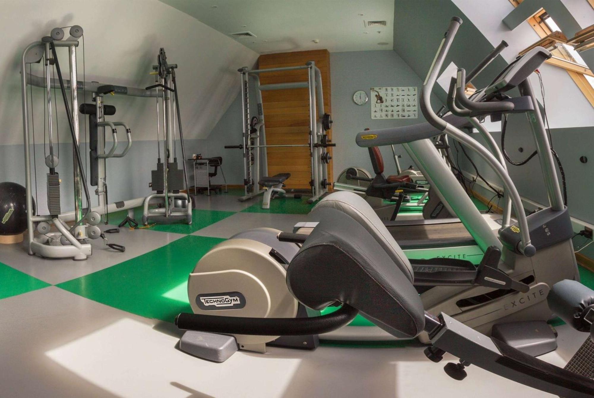 Wyndham Puerto Varas Pettra Екстериор снимка A gym in the UK