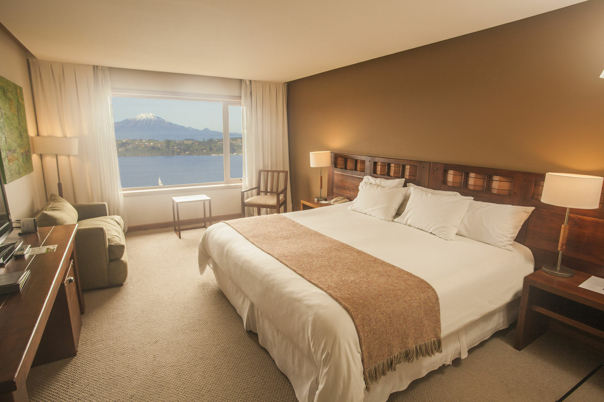 Wyndham Puerto Varas Pettra Екстериор снимка A bedroom at the Hotel