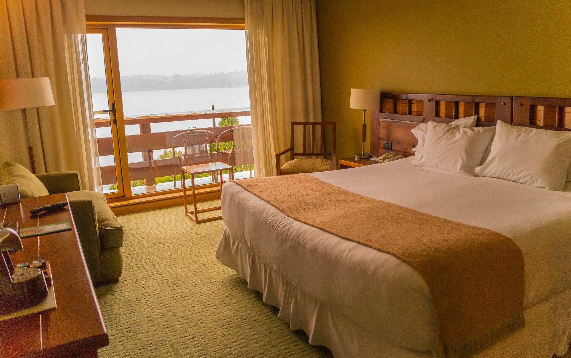 Wyndham Puerto Varas Pettra Екстериор снимка